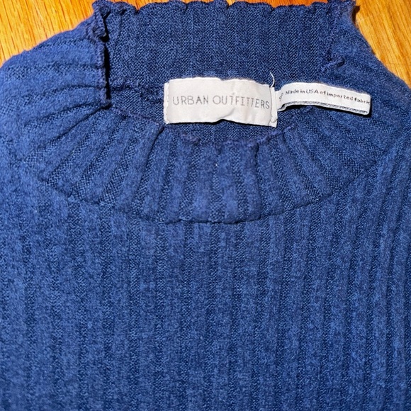 Navy crop top - Picture 2 of 3